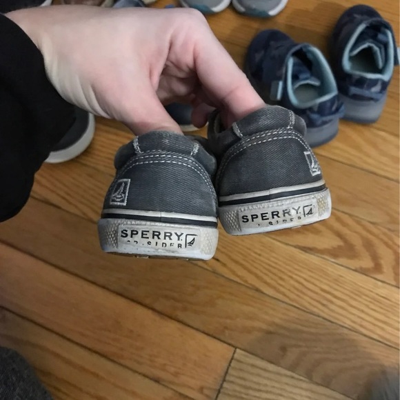 (7) total kids size 6 shoes - Picture 3 of 3